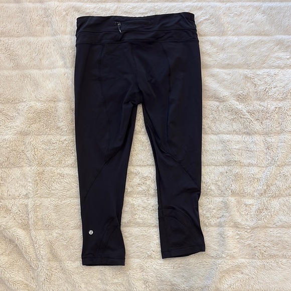 Lululemon women’s cropped Leggings size 8 in black - Picture 2 of 8